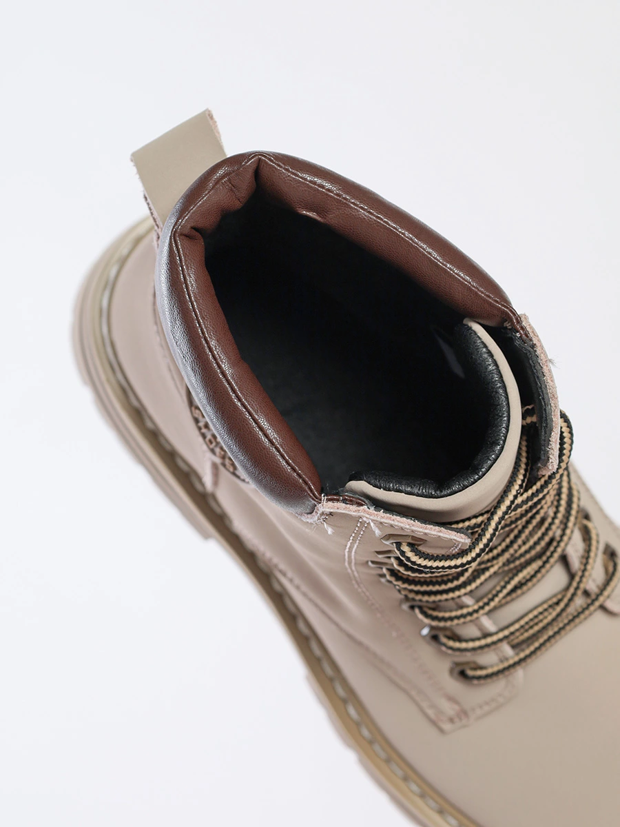 Ботинки-дерби бежевого цвета на низком каблуке